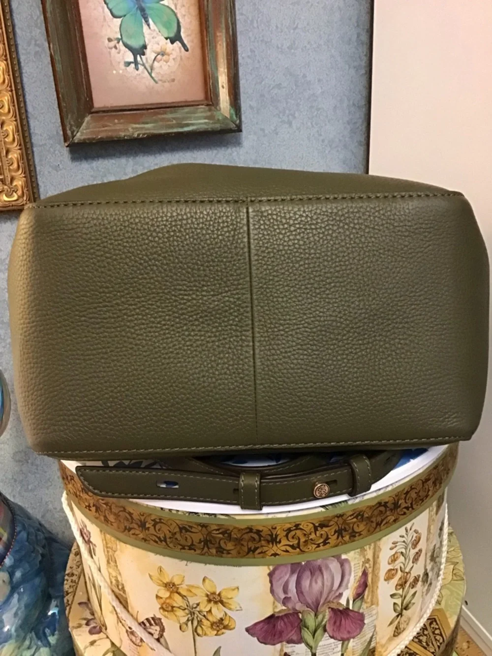 Michael kors leather convertible bucket bag purse